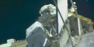 De l’eau dans le casque d’un astronaute écourte la sortie orbitale 