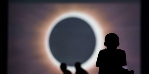 Pas d’éclipse solaire totale dans le ciel belge, mais voici comment l’admirer sur le web 