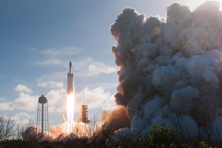 Quel avenir pour Falcon Heavy après l’excitation du premier vol? 