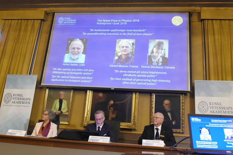Le Nobel de physique 2018 à Arthur Ashkin, Gérard Mourou et Donna Strickland 