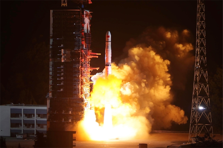La Chine lance un module d’exploration qui doit se poser sur la face cachée de la lune 