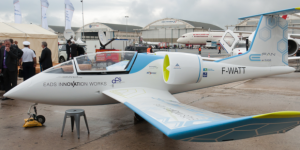 L’avion E-fan décolle à Mérignac : prélude aux gros porteurs électriques