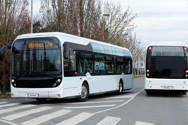 Bolloré inaugure son usine de bus électriques en Bretagne