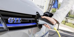 Voitures hybrides rechargeables : immatriculations record en 2015