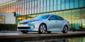 La Kia Optima hybride rechargeable en première mondiale au salon de Chicago