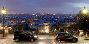Youngo raccompagne les fêtards parisiens en voiture électrique