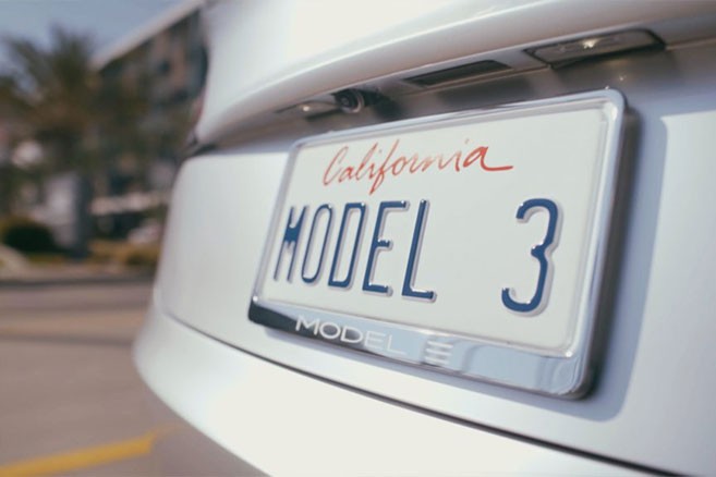 Tesla Model 3 : 325 000 réservations en une semaine !