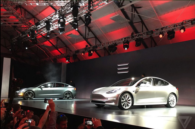 Tesla Model 3 : voici les premières photos !
