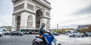 Les scooters électriques en libre-service envahissent Paris