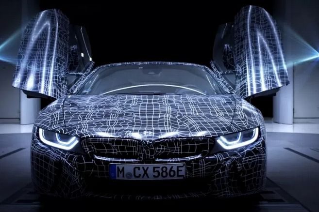 BMW i8 Roadster : les premières images officielles
