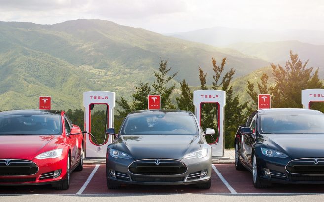 Les Superchargeurs sont à Tesla ce que la technologie hybride est à Toyota