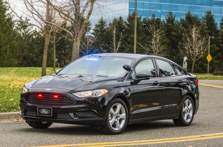 Ford : une berline hybride rechargeable dédiée aux forces de police
