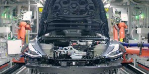 La production automatisée de la Tesla Model 3 en vidéos