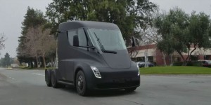 Vidéo : le camion électrique de Tesla en ballade