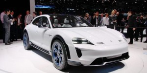 Porsche Mission E Cross Turismo : la surprise électrique du salon de Genève