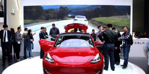 La Tesla Model 3 fait sa première en Chine au salon de Pékin