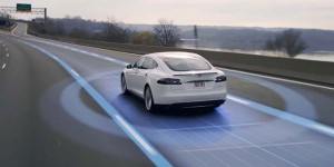 Tesla Model S : il « conduit » en Autopilot depuis le siège passager