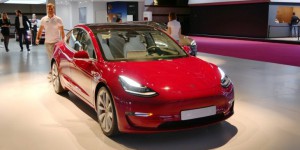 Mondial de l’Automobile : la Tesla Model 3 est bien là !