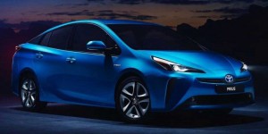 Toyota Prius restylée : design adoucit et transmission intégrale