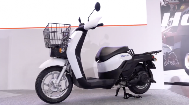 Honda dévoile une moto-cross et un scooter électriques