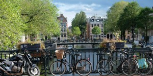 Amsterdam bannira les véhicules thermiques dès 2030
