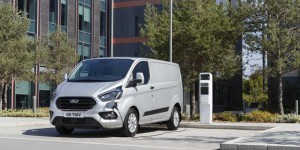 Ford Transit PHEV : l’utilitaire hybride rechargeable annonce ses tarifs