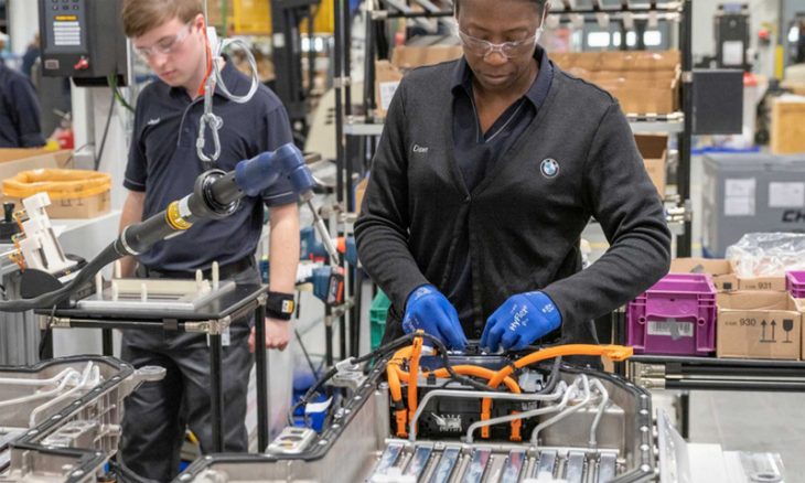 BMW double sa capacité de production de batteries à Spartanburg