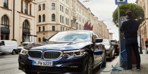 BMW Série 5 hybride rechargeable : Un peu plus d’autonomie et une traction intégrale