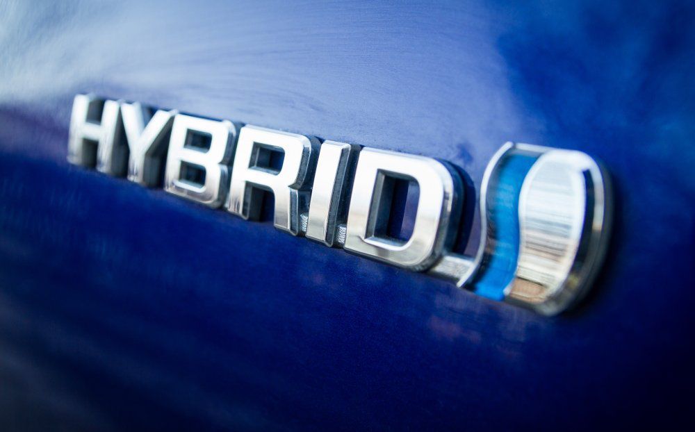 Hybride ou hybride rechargeable : quelles différences entre les deux technologies ?