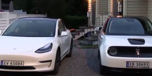 Cette Tesla Model 3 se recharge sur la prise d’une… Honda e