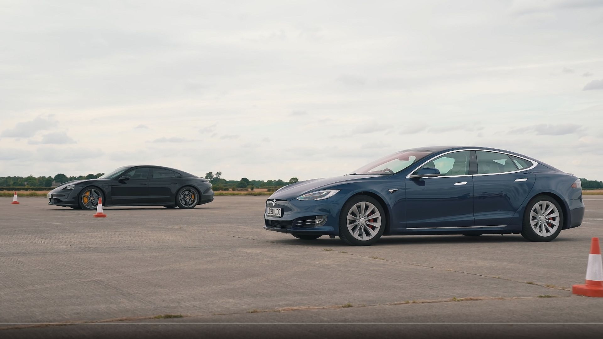 Porsche Taycan vs Tesla Model S : le duel en accélération