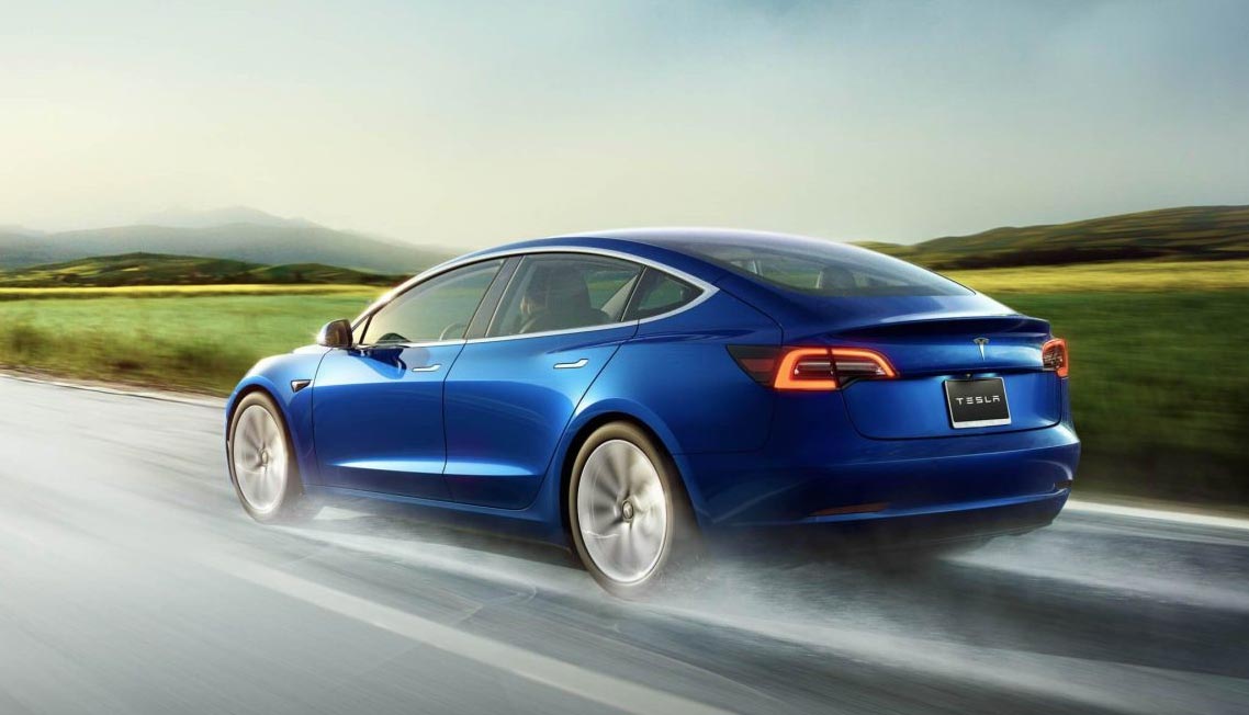 Tesla Model 3 : il perd son permis à cause… de ses essuie-glaces