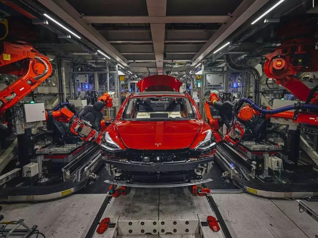 Tesla va augmenter sa production pour tenir ses objectifs
