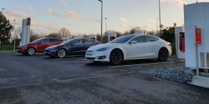 Tesla : le point sur les dernières mises à jour et le déploiement des superchargeurs