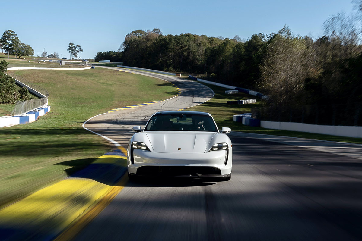 Porsche Taycan Turbo S : la sportive électrique signe un nouveau record