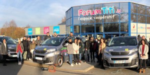 La société de transport de personnes Titi Floris s’équipe de trois Peugeot e-Expert