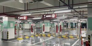 Tesla inaugure une station de recharge géante en Chine