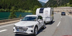 Cet Audi e-Tron affiche 400 km d’autonomie avec une caravane… électrique