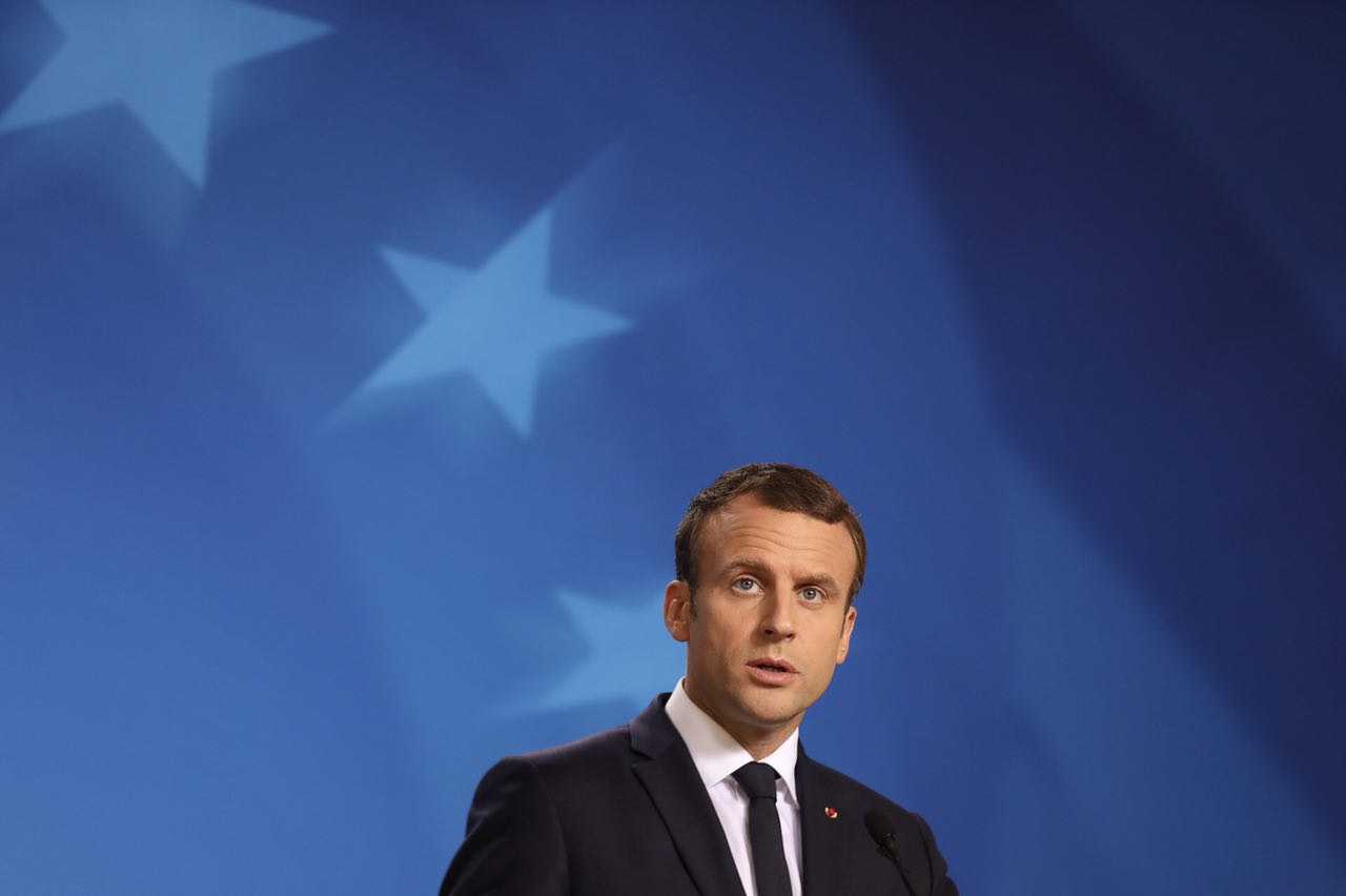 Emmanuel Macron va défendre la voiture hybride devant l’Europe