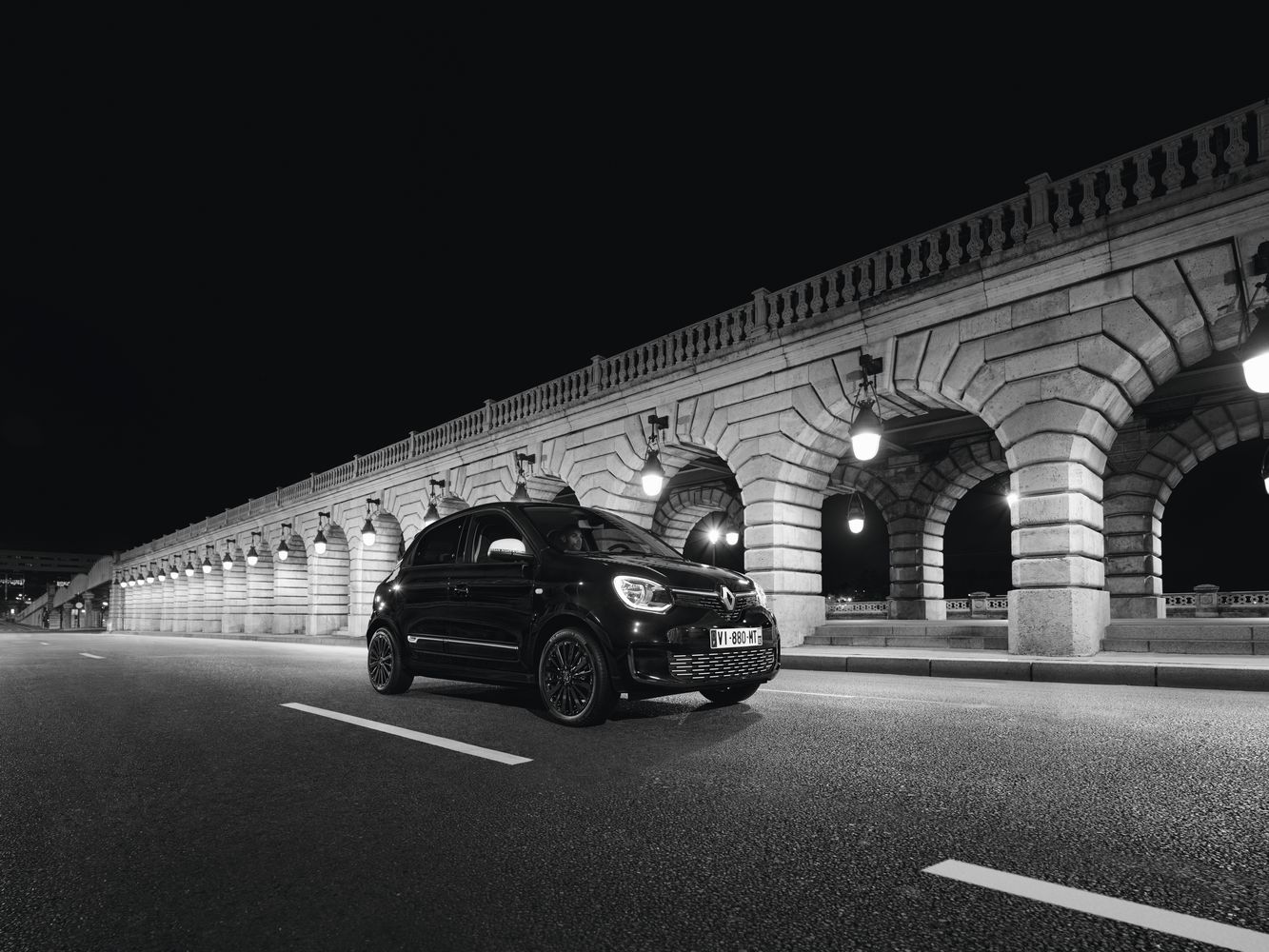 Renault Twingo ZE Urban Night : la citadine électrique en mode « Men in Black »