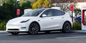 Tesla Superchargeur : des recharges gratuites à l’approche de Noël