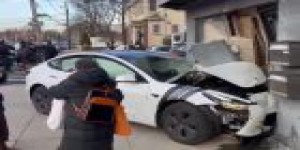 Accident mortel en Tesla : le chauffeur de taxi parisien porte plainte