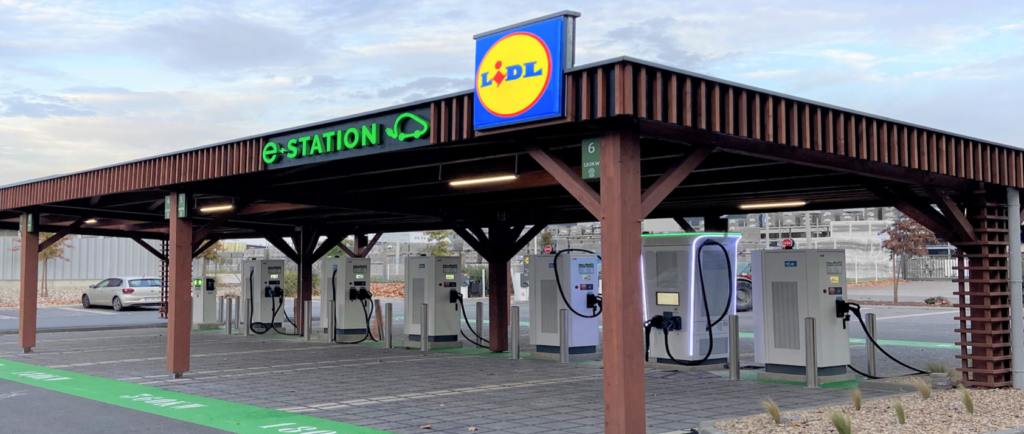Lidl : quatre stations pour la recharge rapide des véhicules électriques sont prêtes