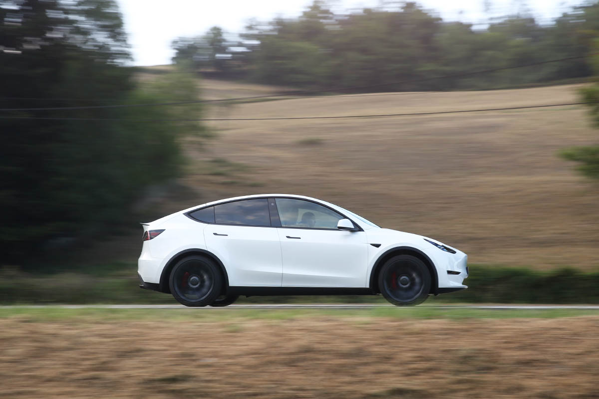 L’assurance auto est moins chère avec une électrique, sauf si c’est une Tesla