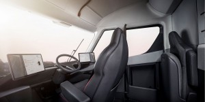 Un routier explique pourquoi le Tesla Semi est un véhicule « complètement stupide »
