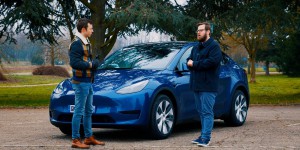 Témoignage vidéo – « J’ai acheté mon Tesla Model Y avant la baisse des prix mais ça ne m’embête pas plus que ça »