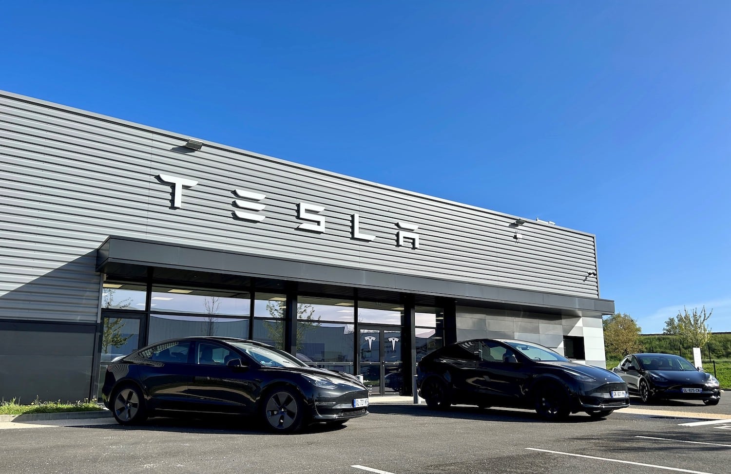 Tesla ouvre cinq nouveaux centres en France, voici où les trouver