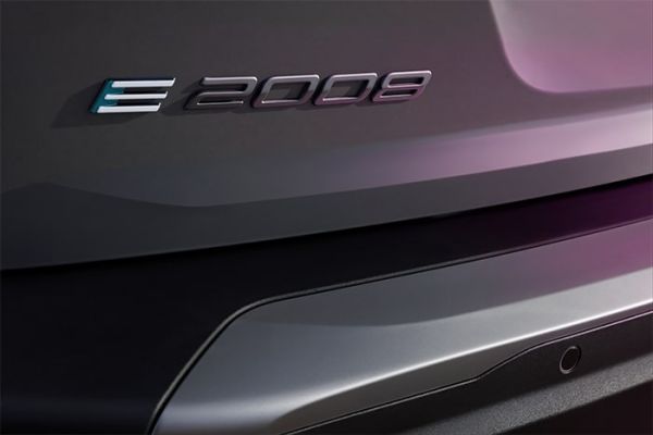 Peugeot 2008 électrique (2023) – Moteur, autonomie, design : voici ce qui change avec le restylage