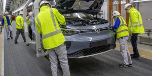 Faute de ventes suffisantes, Volkswagen réduit la production de modèles électriques