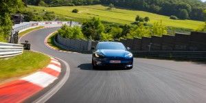 Porsche aurait déjà battu la Tesla Model S Plaid sur le Nürburgring